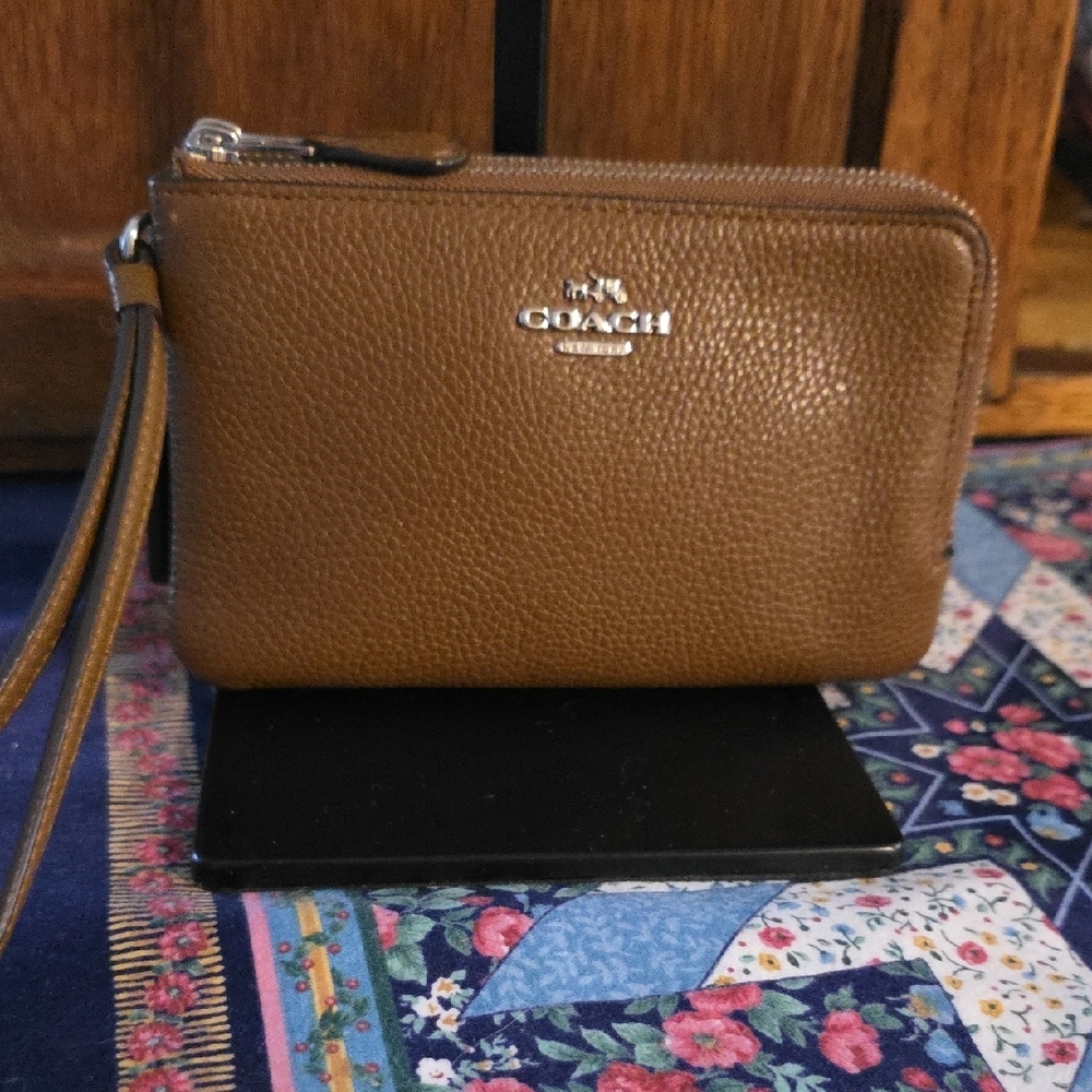 Coach Double Corner Zip Wristlet In Polished Pebble Leather EUC